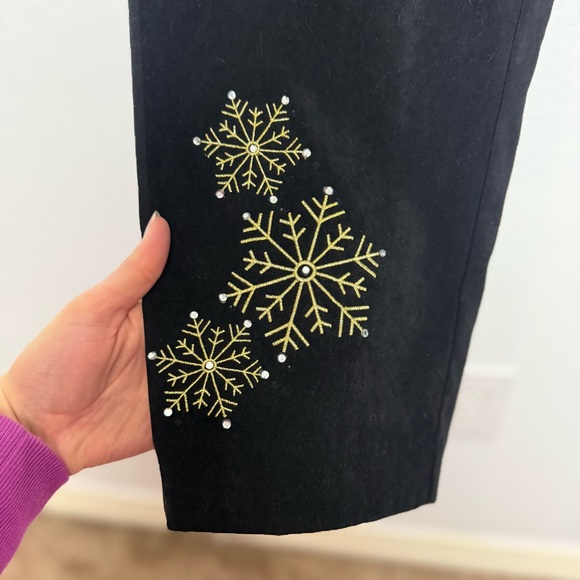 The Quacker Factory Gold Snowflake Two Piece Set Black Faux Suede Christmas - Picture 3 of 9